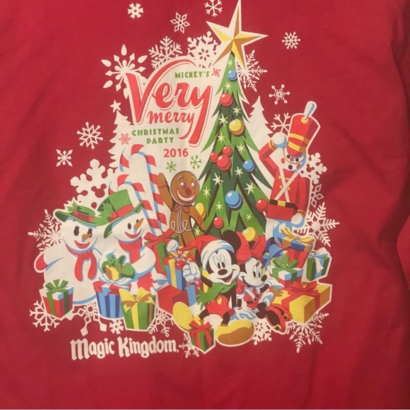 Disney Parks Authentic 2016 Christmas Tee Shirt - Picture 7 of 7